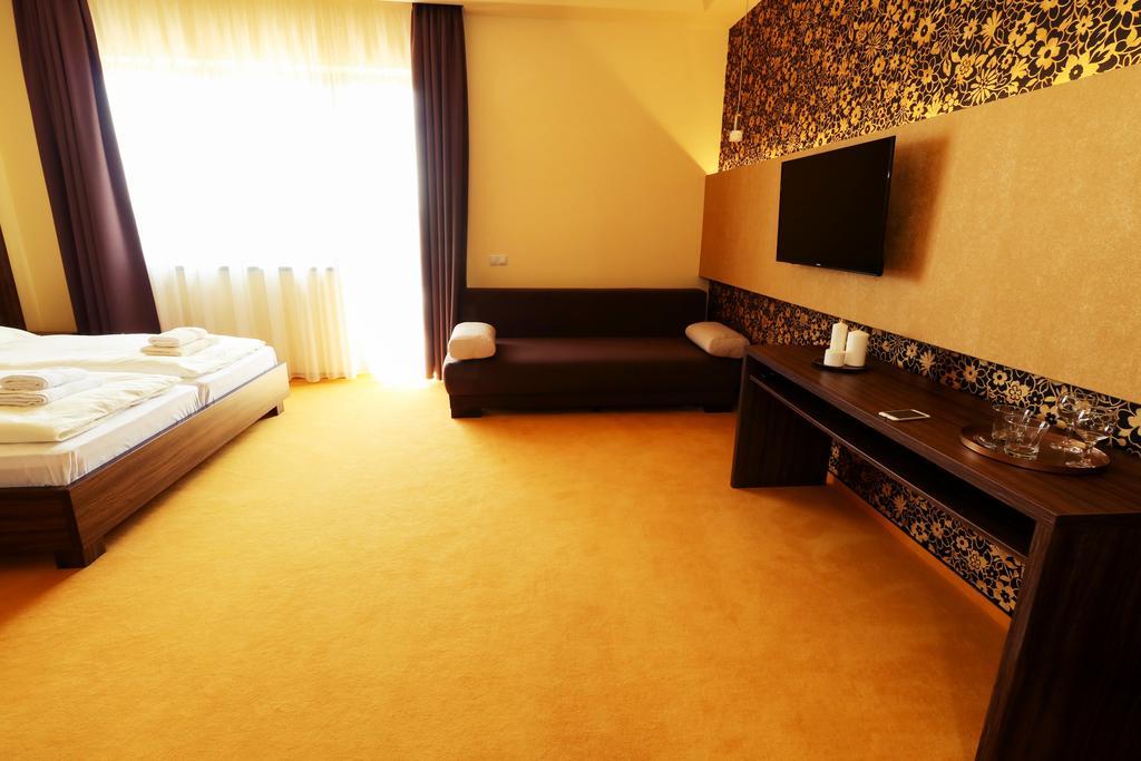 Ipari Park Panzio Hotel Szolnok Buitenkant foto