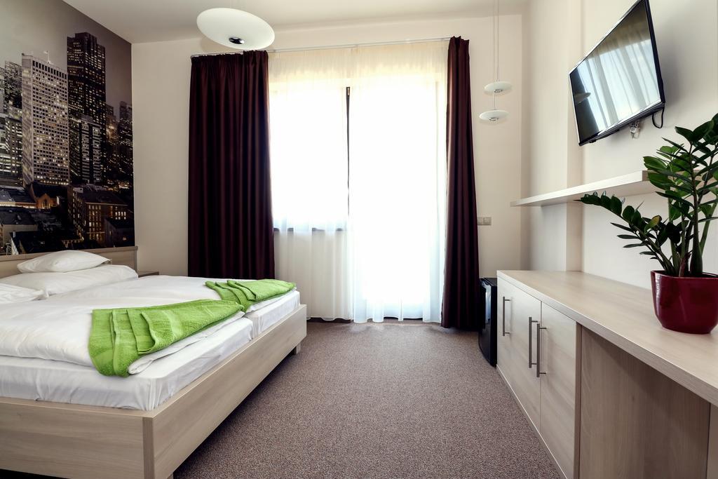 Ipari Park Panzio Hotel Szolnok Buitenkant foto